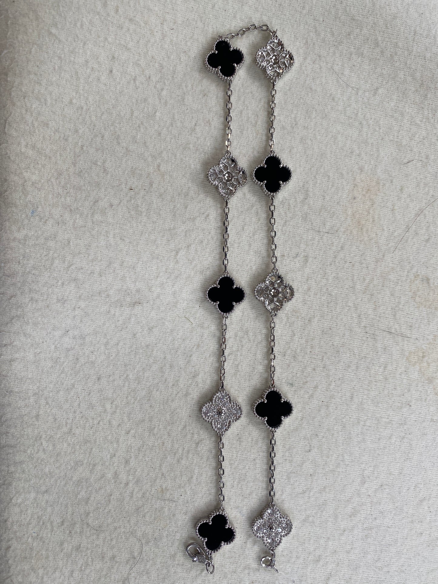 G002 clover necklace