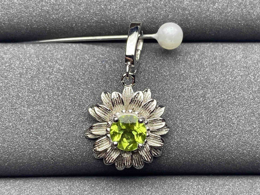 5108 Peridot Pendant