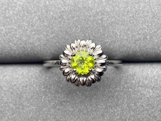 5109 Peridot Ring