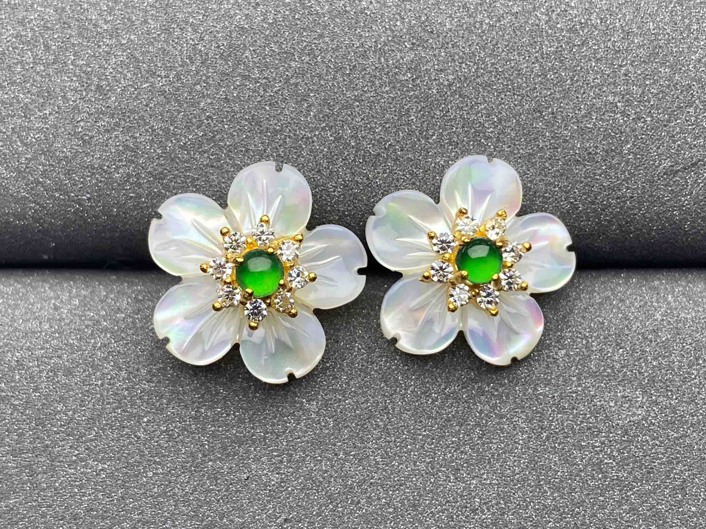 5200 Emerald Earrings