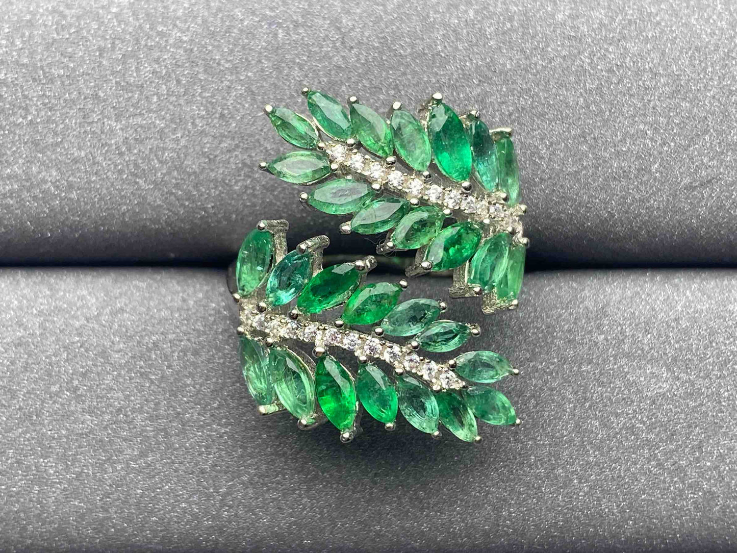 5205 Emerald Ring