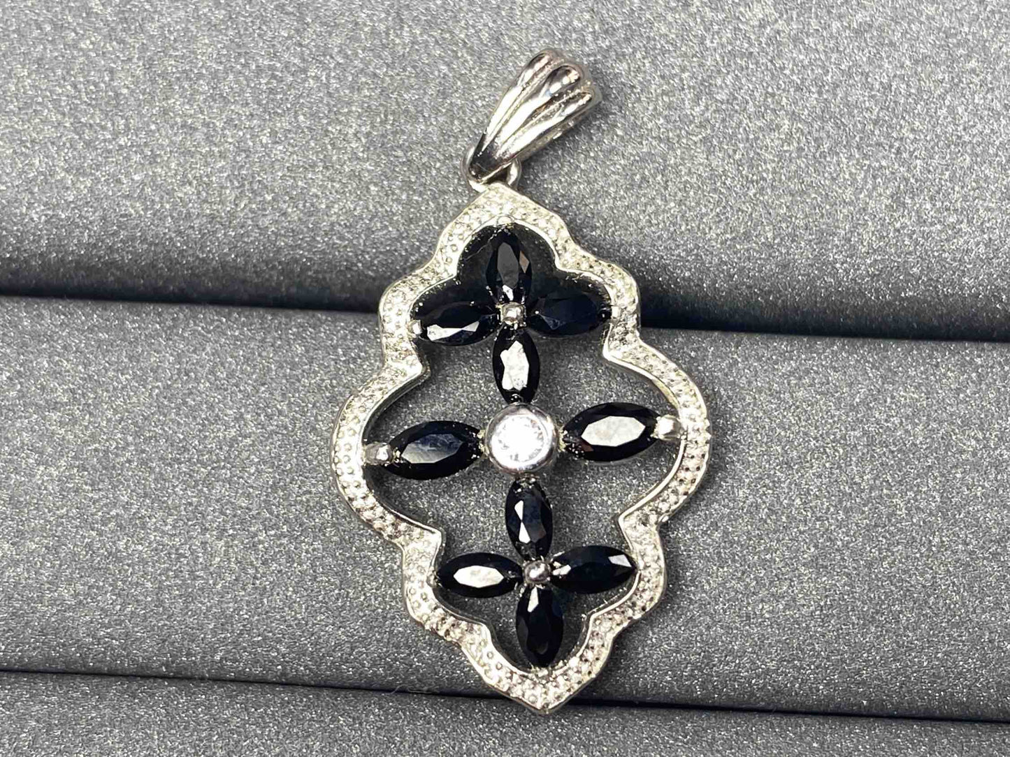 5247 Spinel Pendant