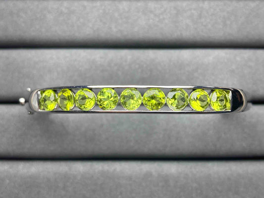 5520 Peridot Bangle
