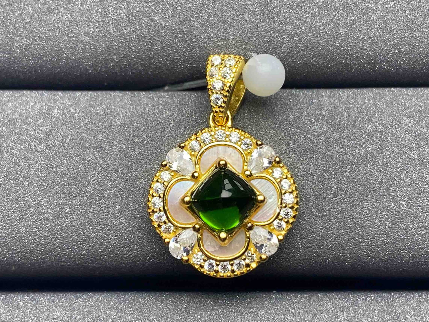 5932 Diopsite Pendant