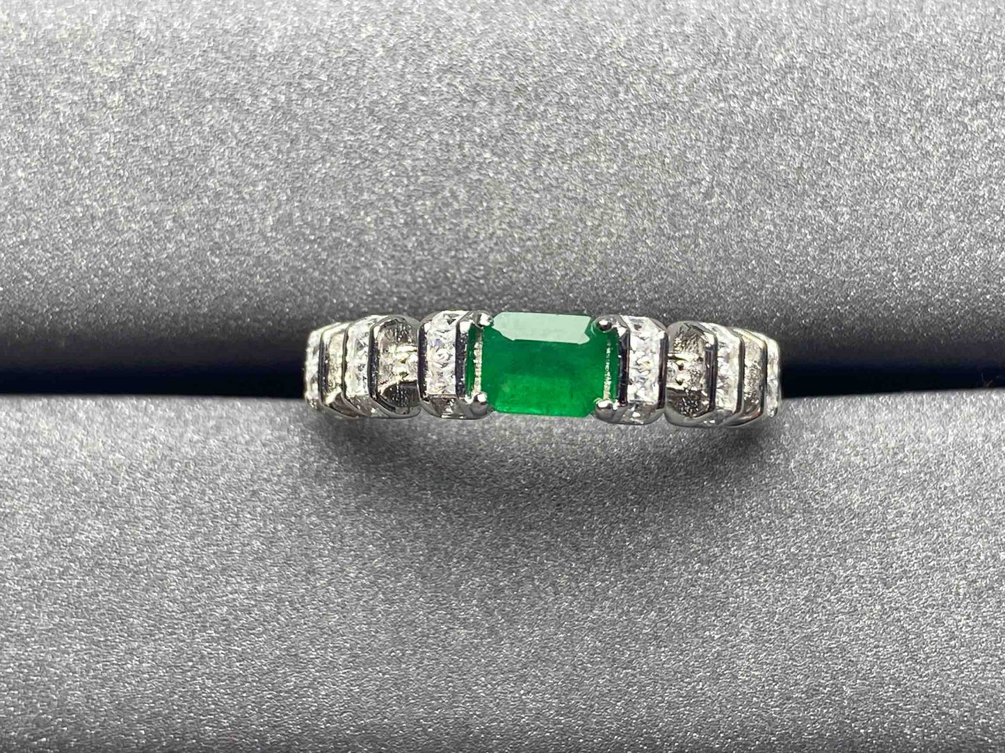 5986 Emerald Ring