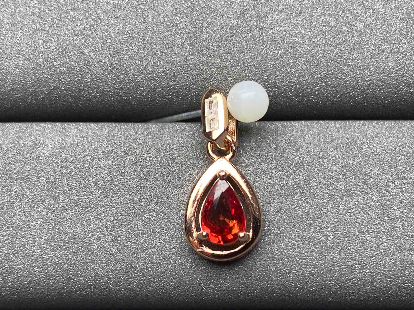 6052 Sapphire Pendant