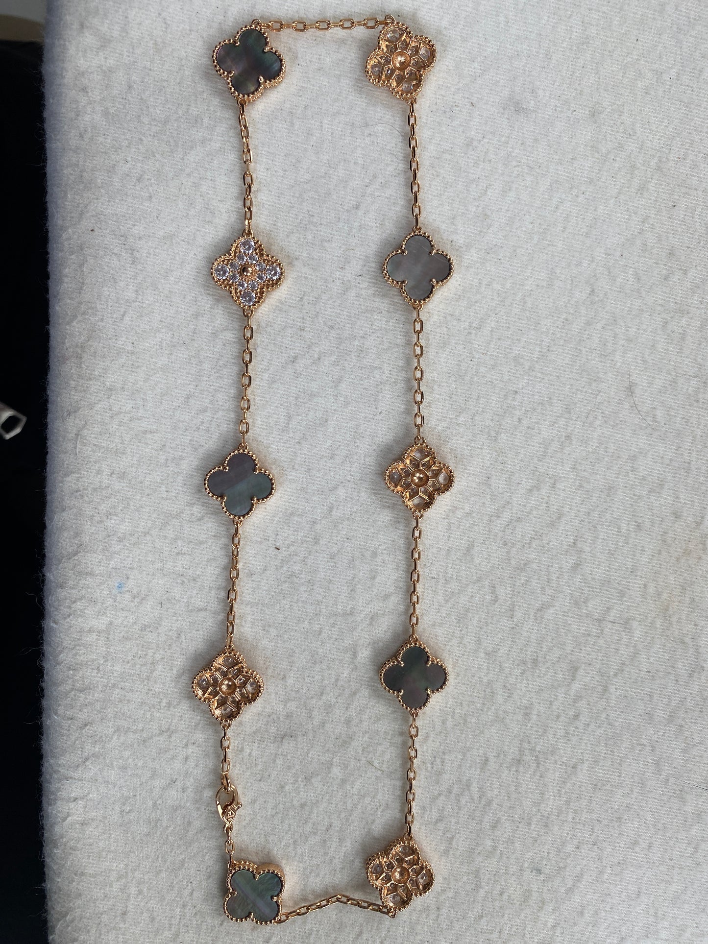 G002 clover necklace