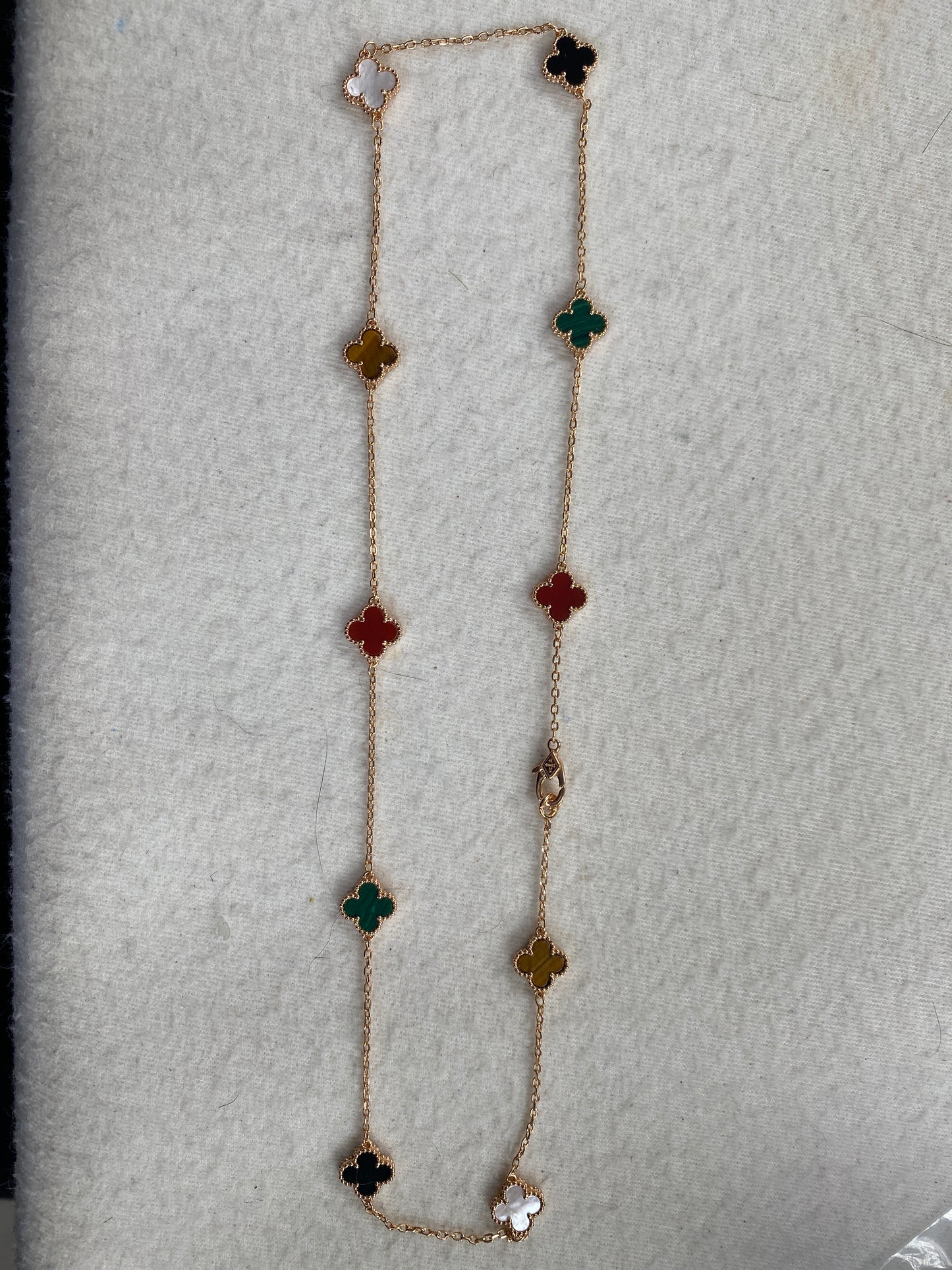 G002 clover necklace