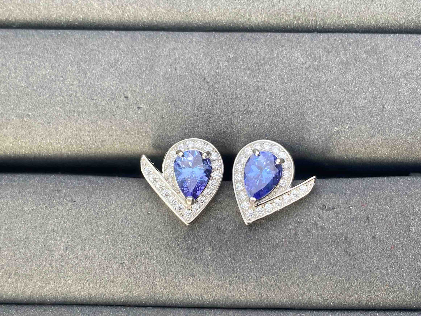 A10023 Tanzanite Earrings