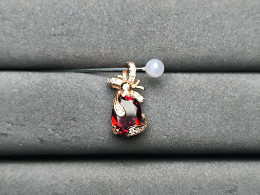A10187 Garnet Pendant