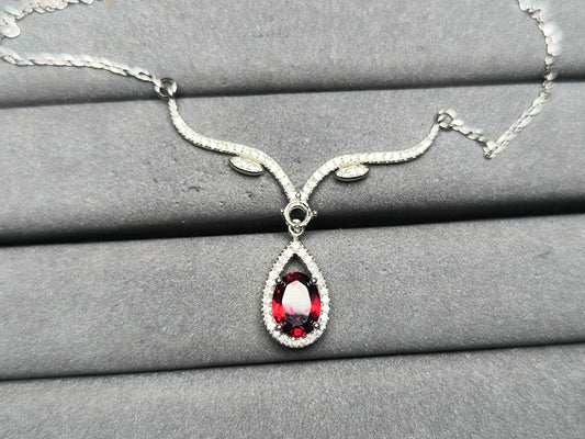 A10195 Garnet Necklace