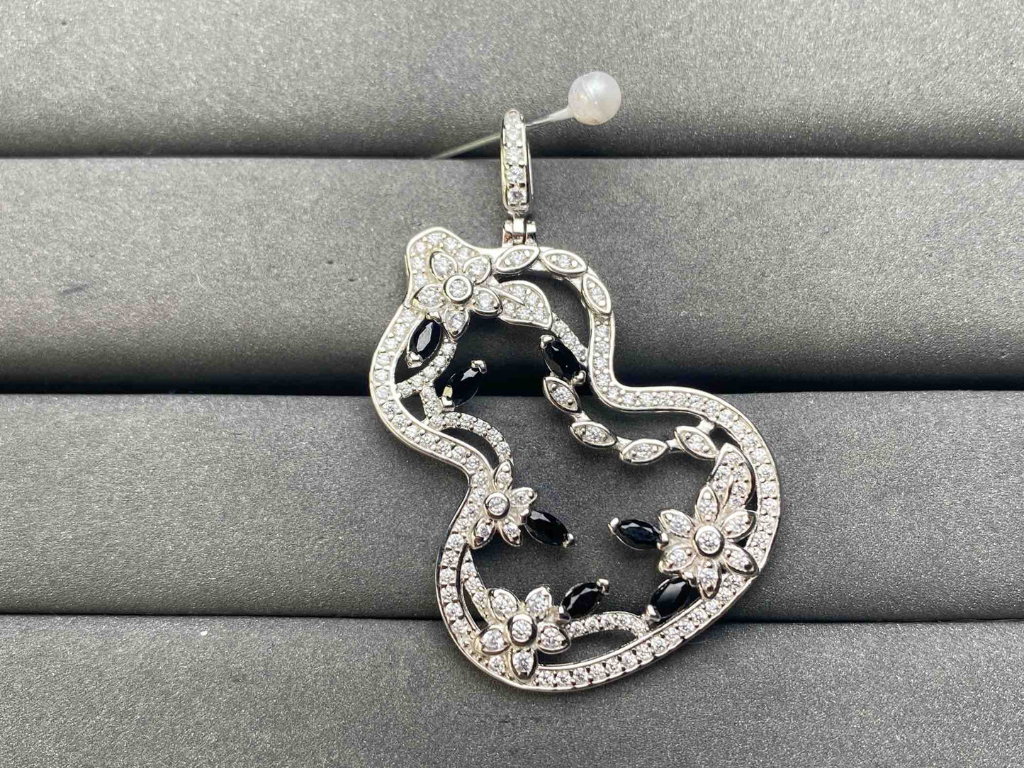 A10344 Spinel Pendant