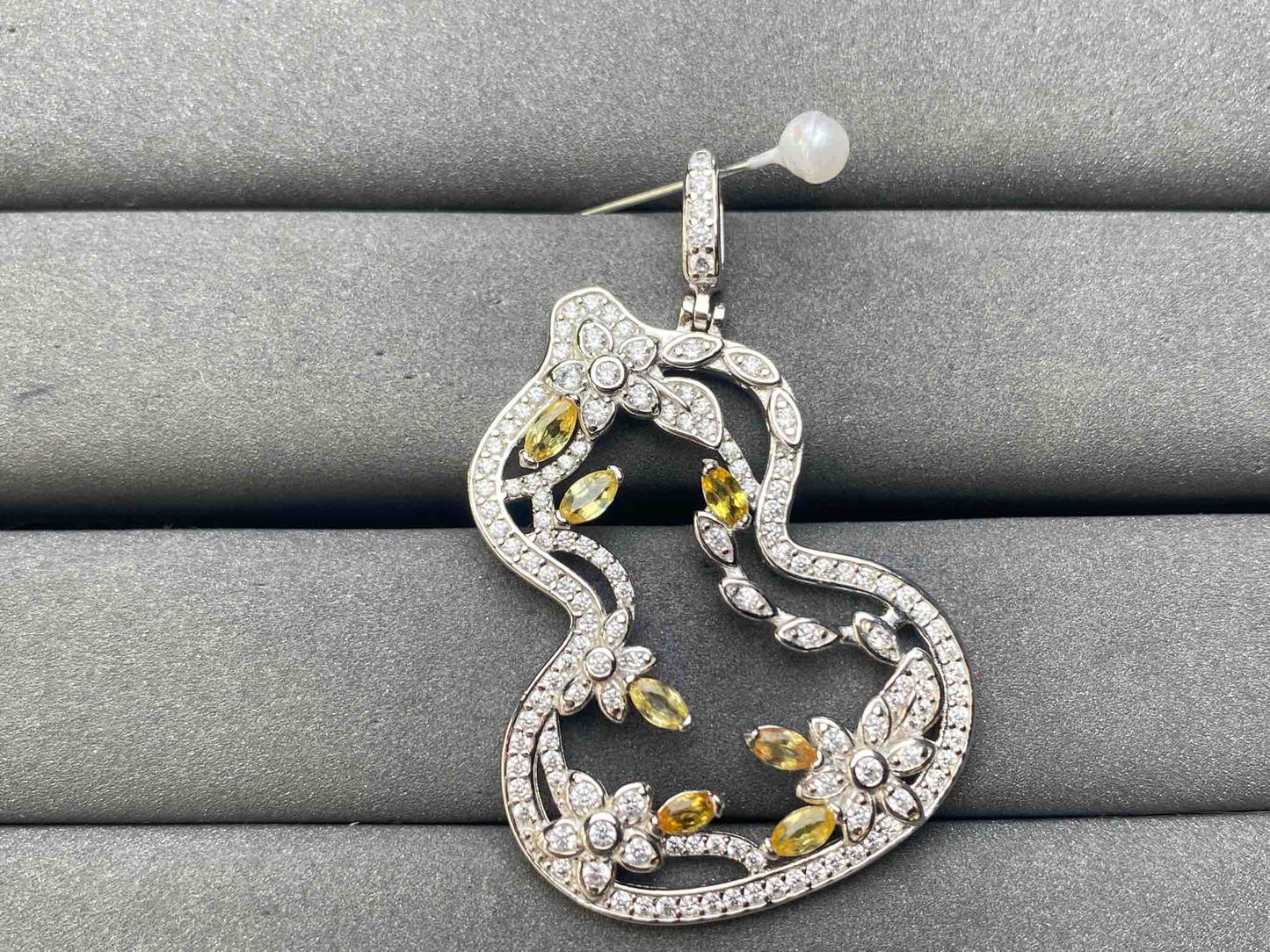 A10356 Yellow Sapphire Pendant