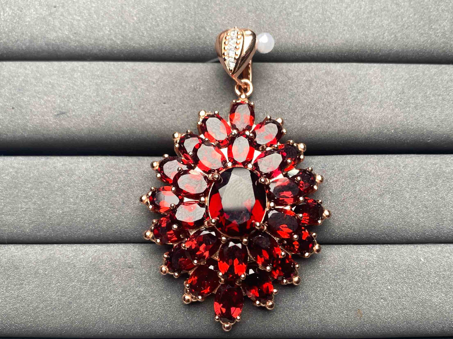 A10418 Garnet Pendant
