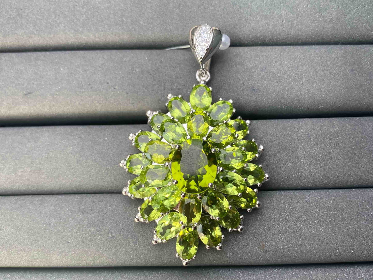 A10422 Peridot Pendant