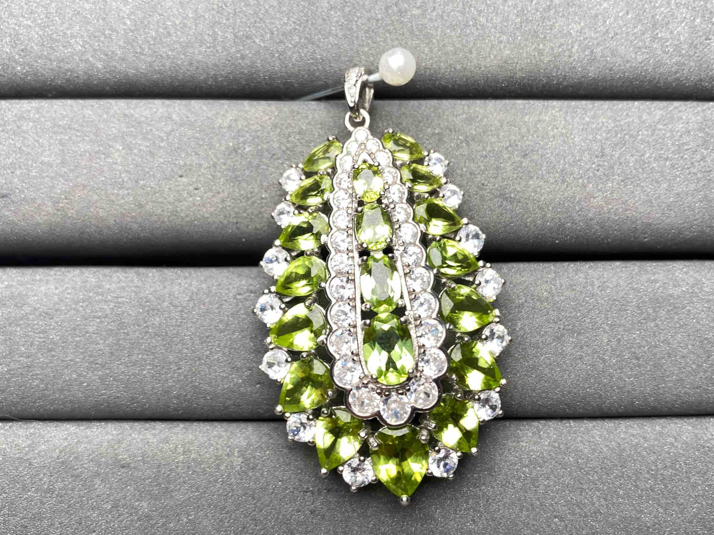 A10469 Peridot Pendant