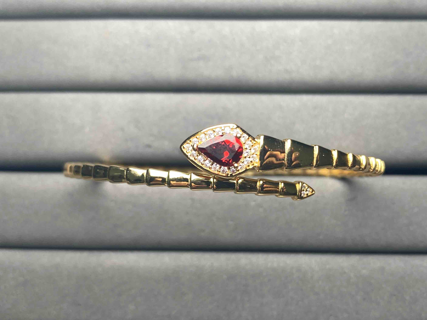 A10517 Garnet Bangle