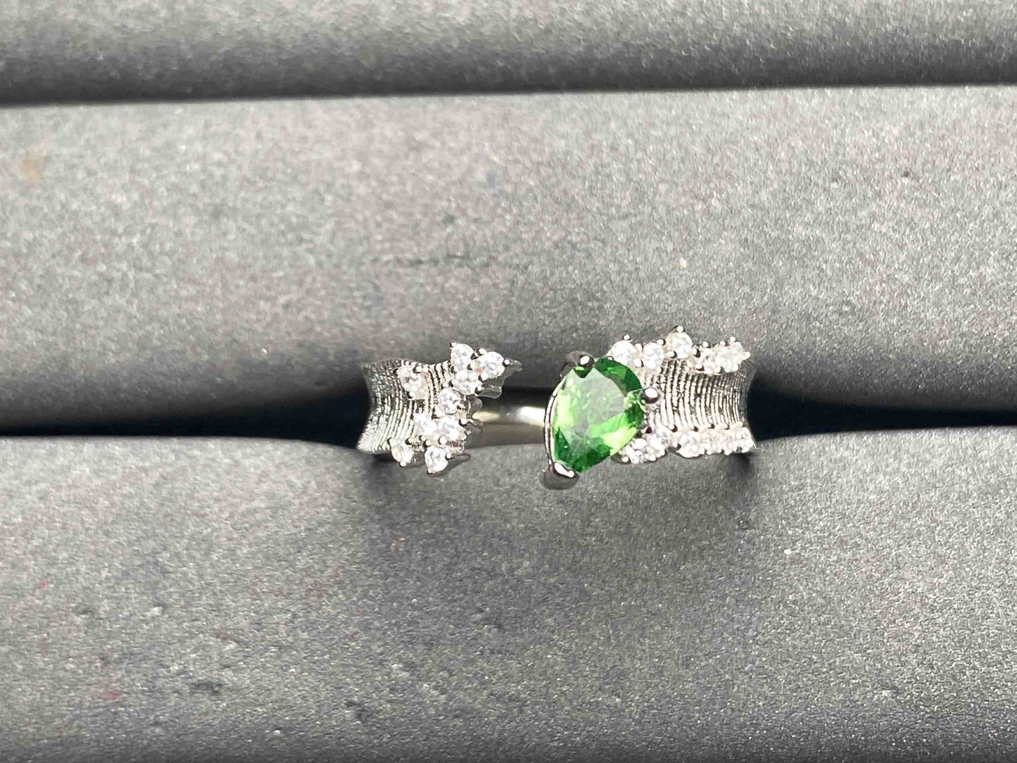A10560 Tsavorite Ring