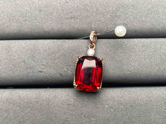 A10569 Garnet Pendant