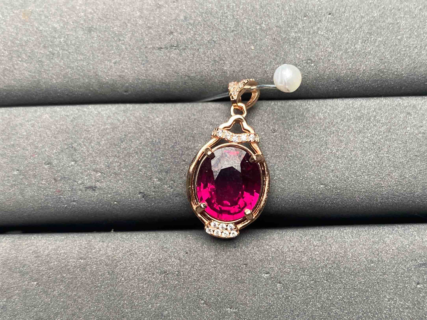 A10570 Garnet Pendant