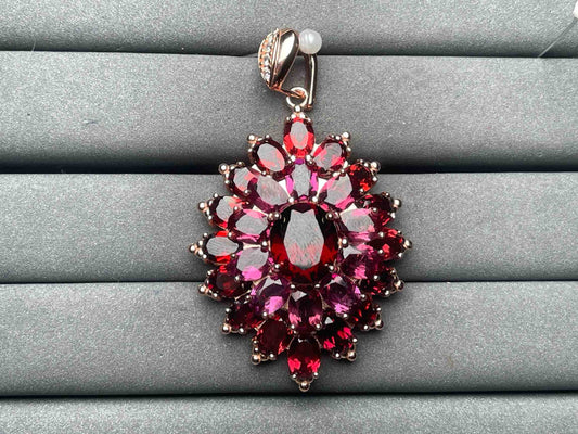 A10725 Garnet Pendant