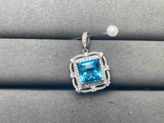 A10739 Topaz Pendant