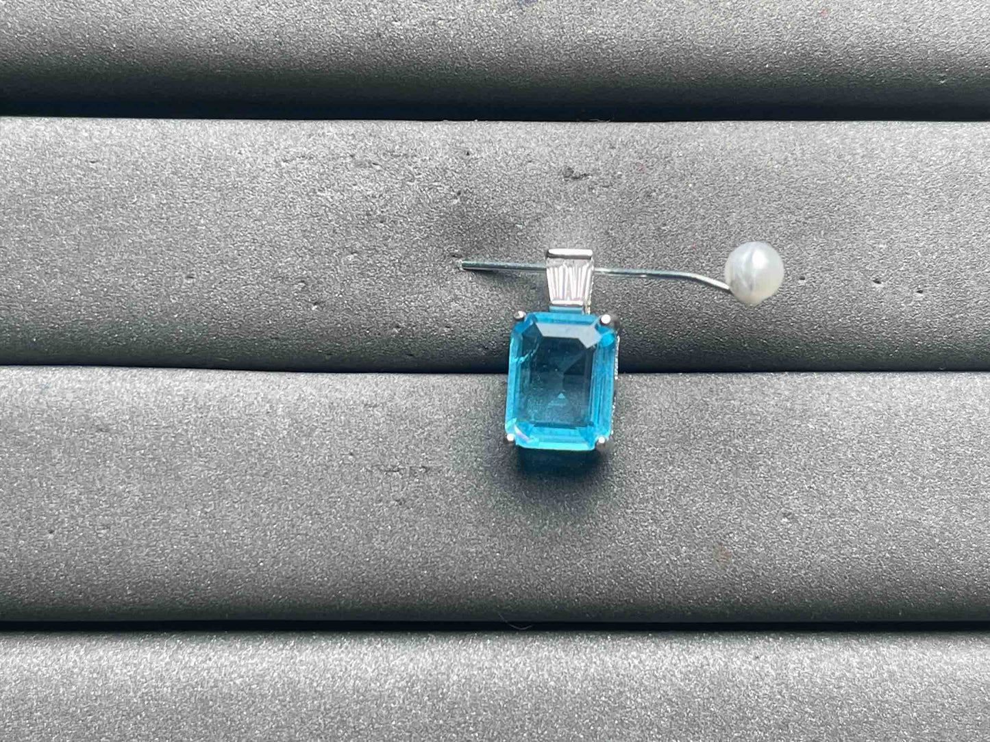 A10905 Color Changing Pendant