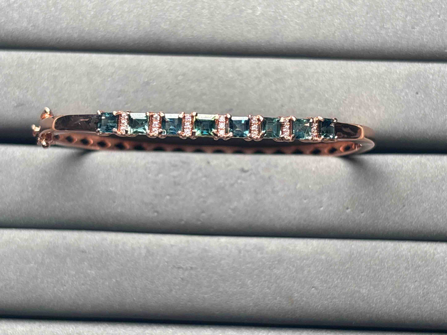 A11090 Sapphire Bangle