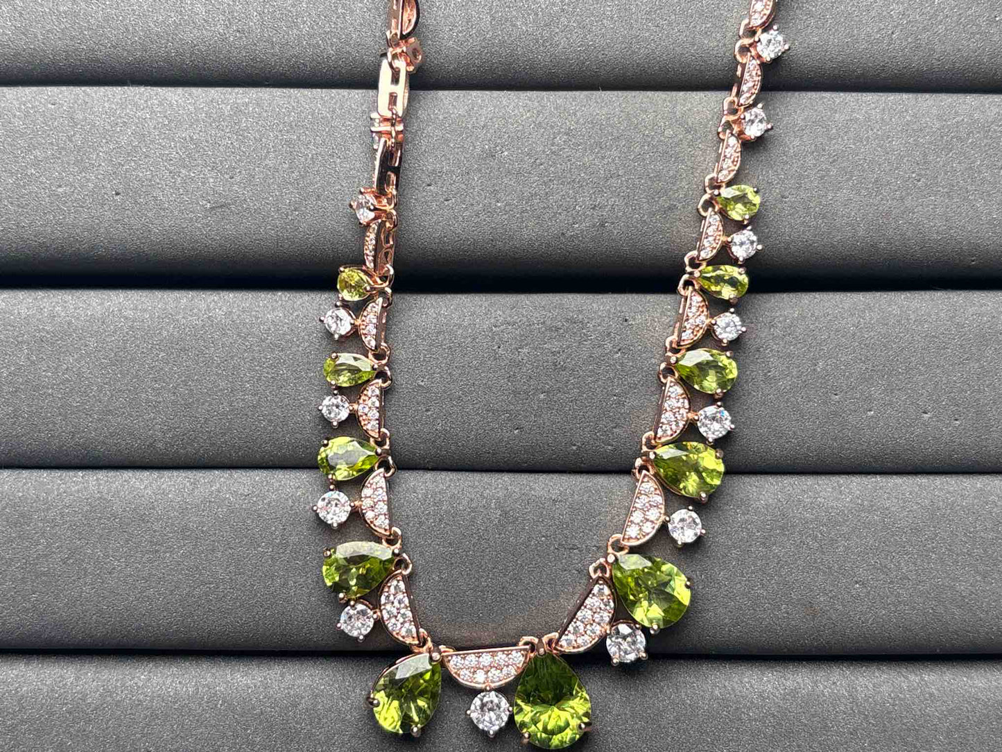 A11093 Peridot Necklace