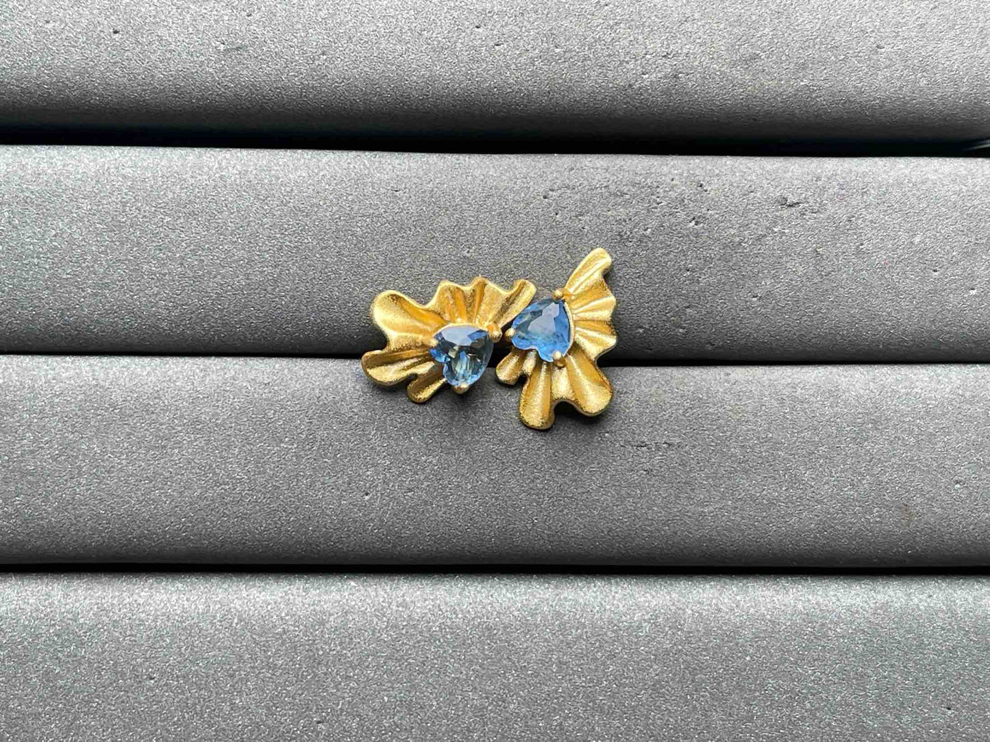 A11134 Color Changing Earrings