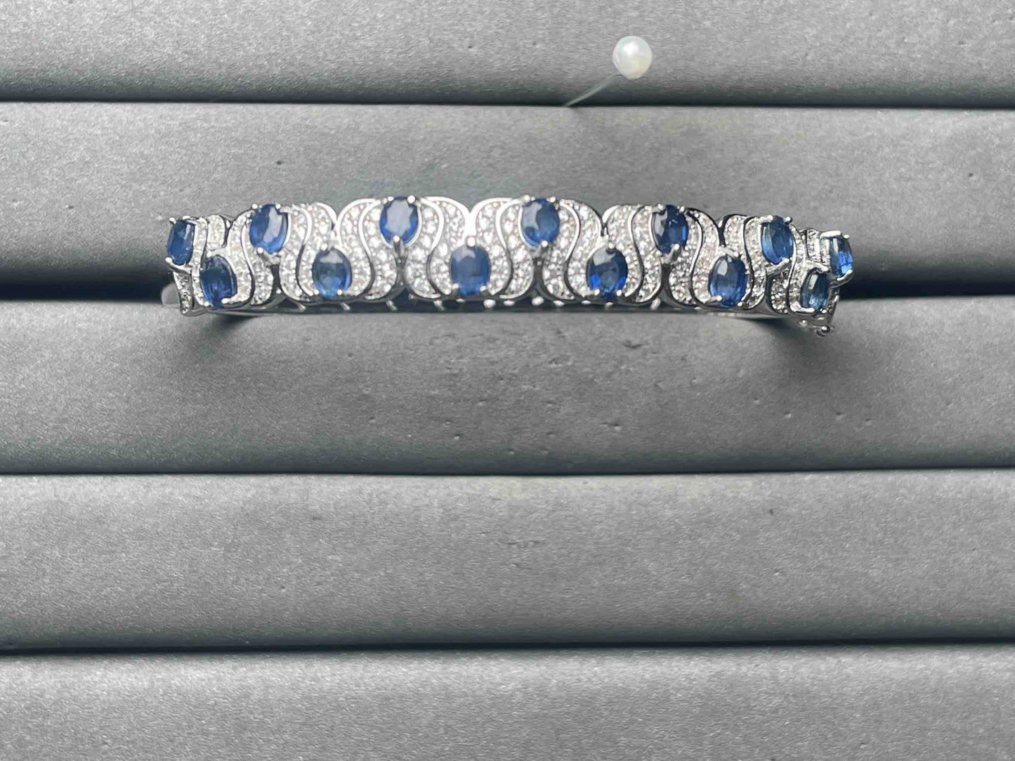 A11594 Sapphire Bangle