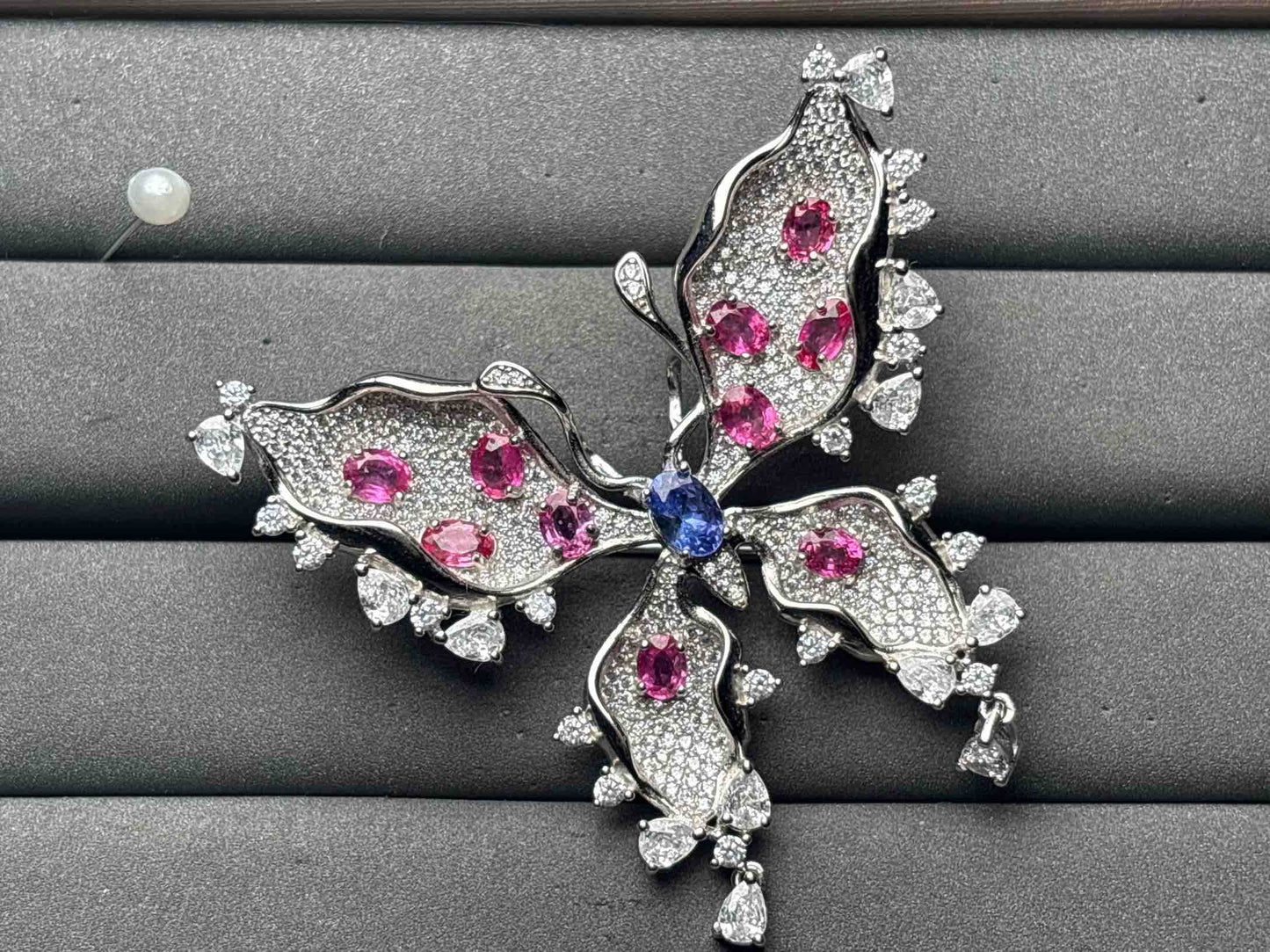 A11617 Tanzanite brooch