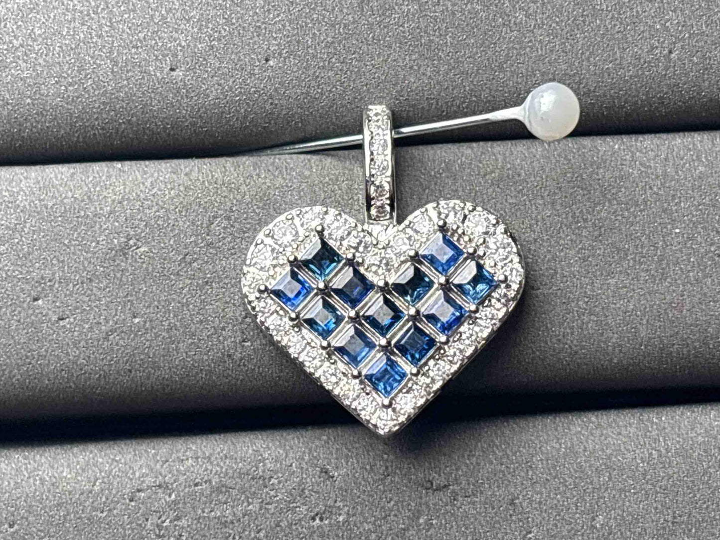 A11669 Sapphire Pendant