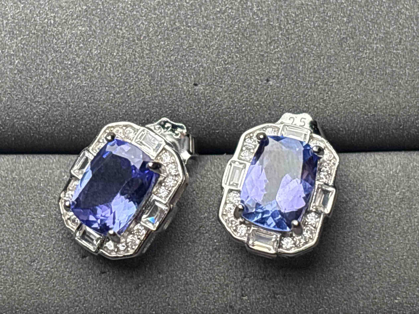 A11725 Tanzanite Earrings