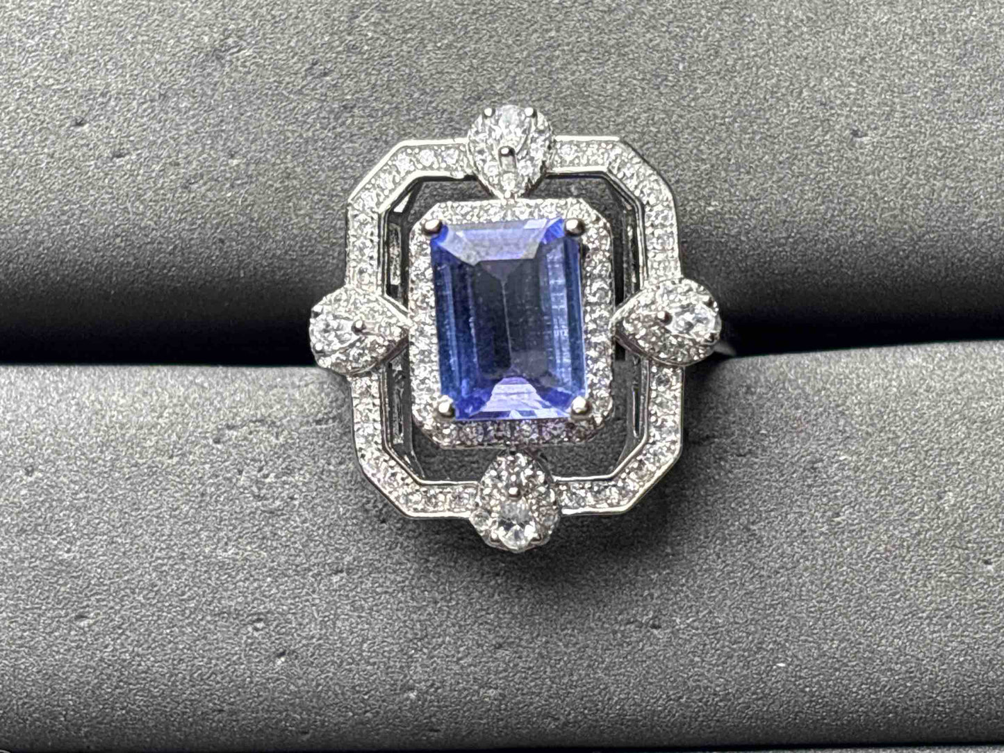A11749 Tanzanite Ring