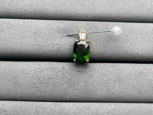 A11981 Diopside Pendant
