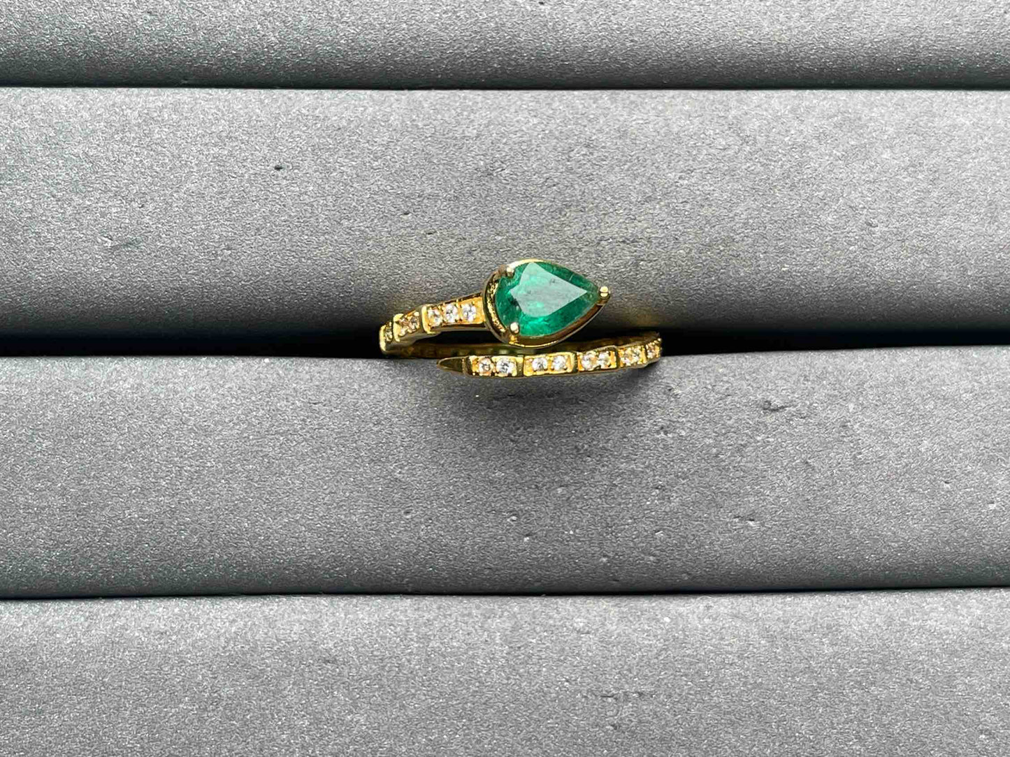 A12022 Emerald Ring