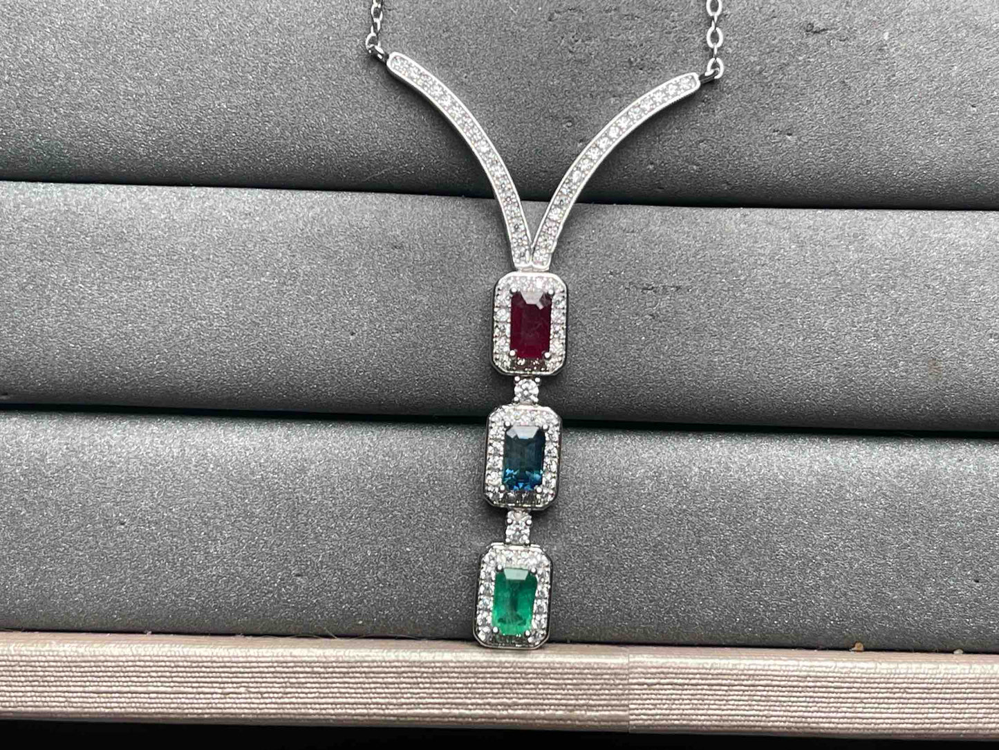 A12026 Emerald Necklace