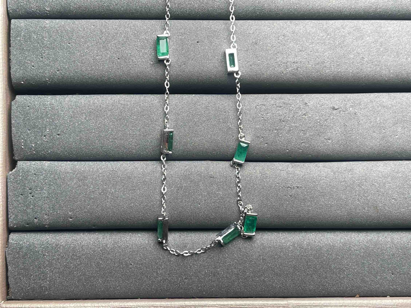 A12040 Emerald Necklace