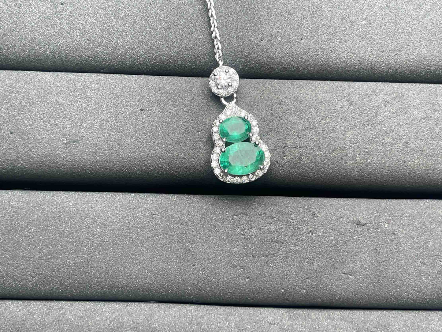 A12042 Emerald Necklace