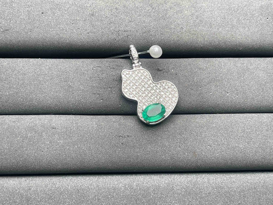A12043 Emerald Pendant