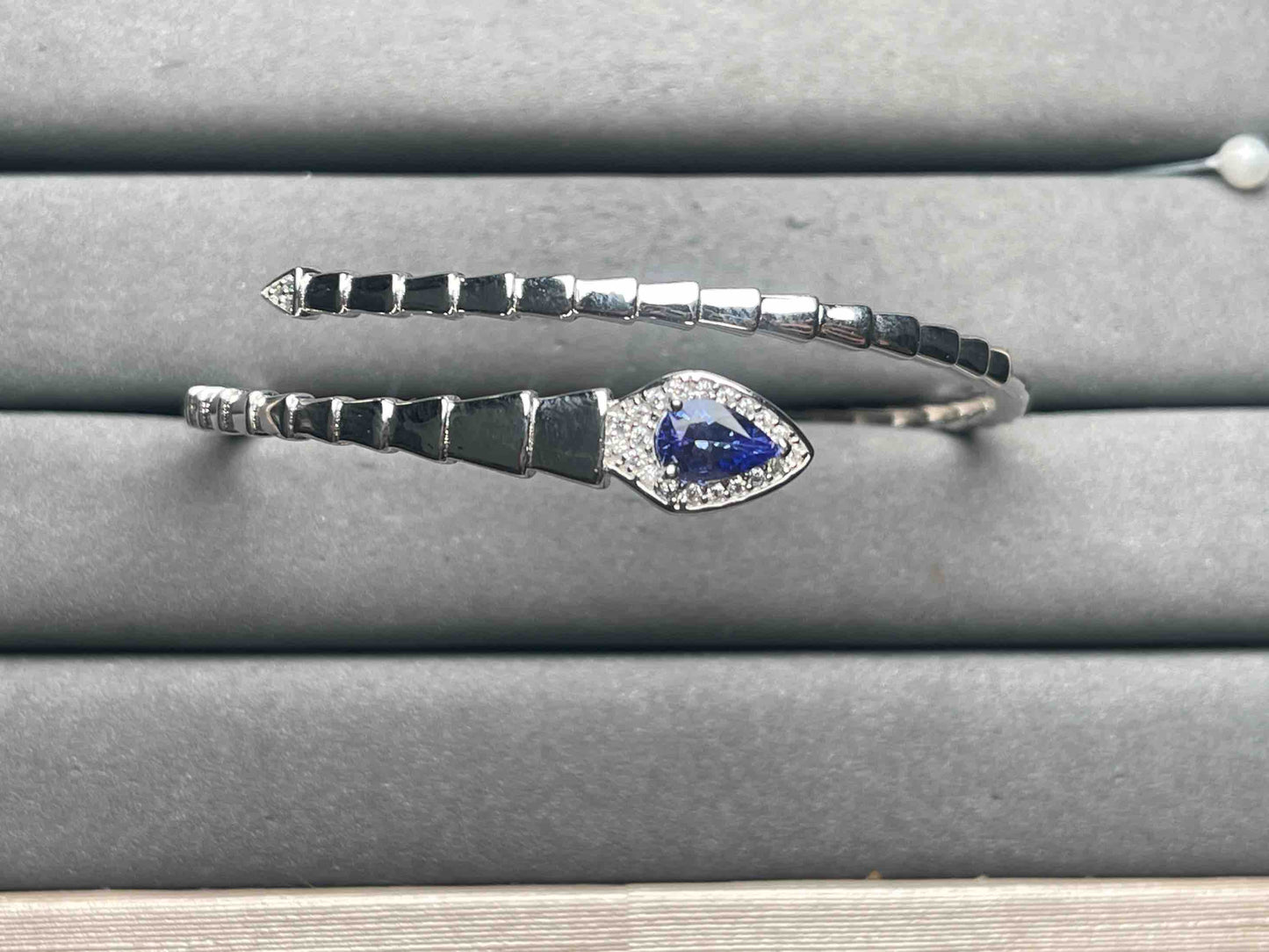 A12062 Tanzanite Bangle
