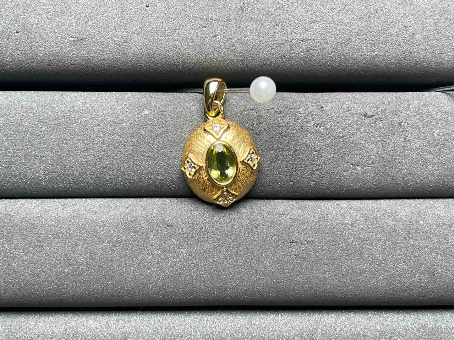 A12163 Peridot Pendant