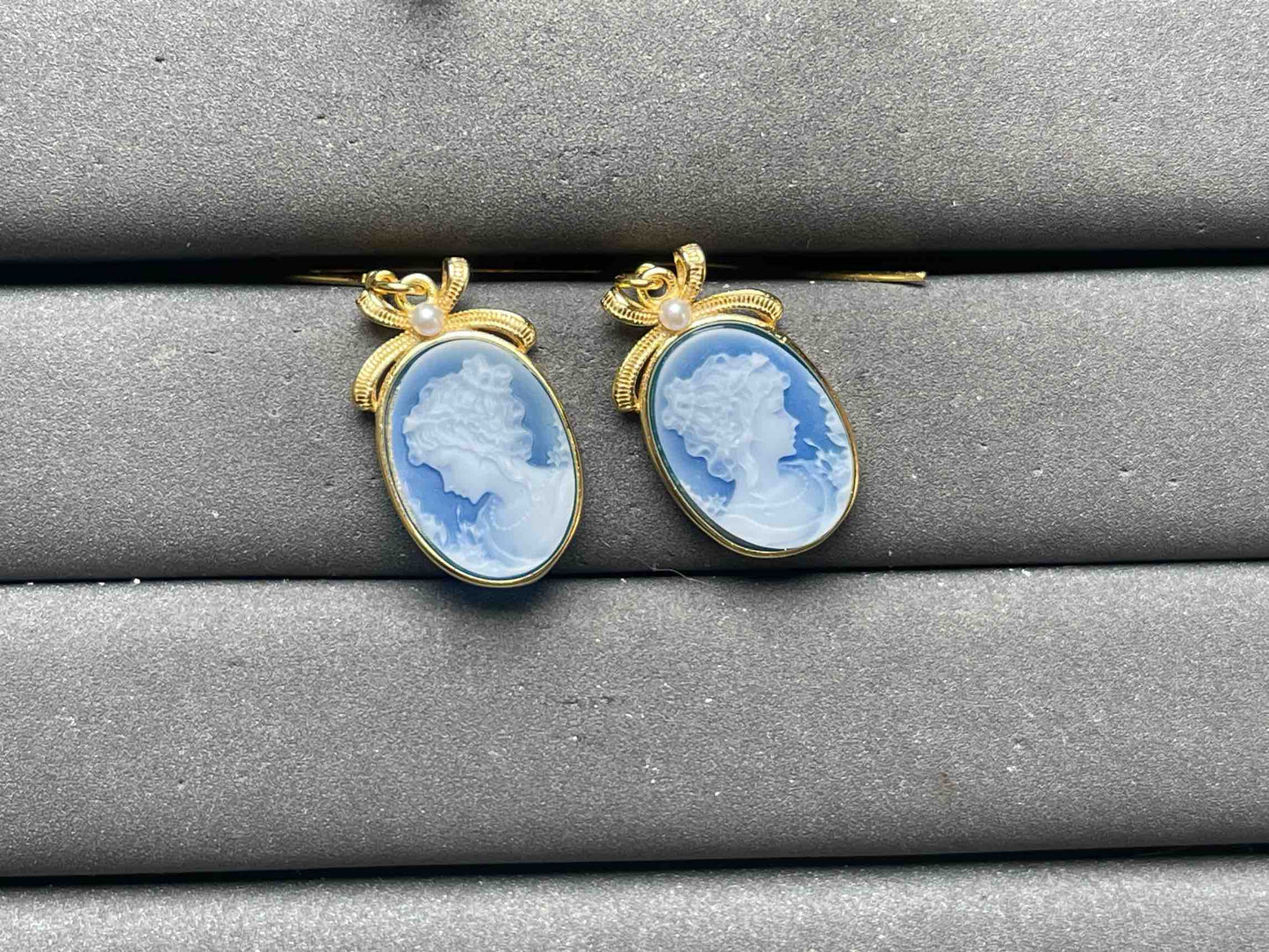 A12213 Cameo Earrings