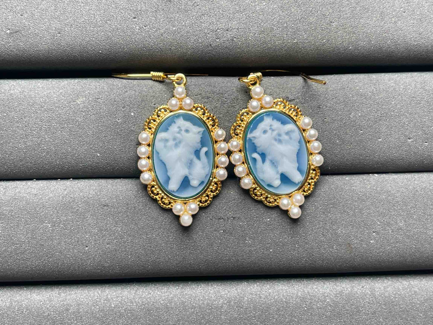 A12214 Cameo Earrings