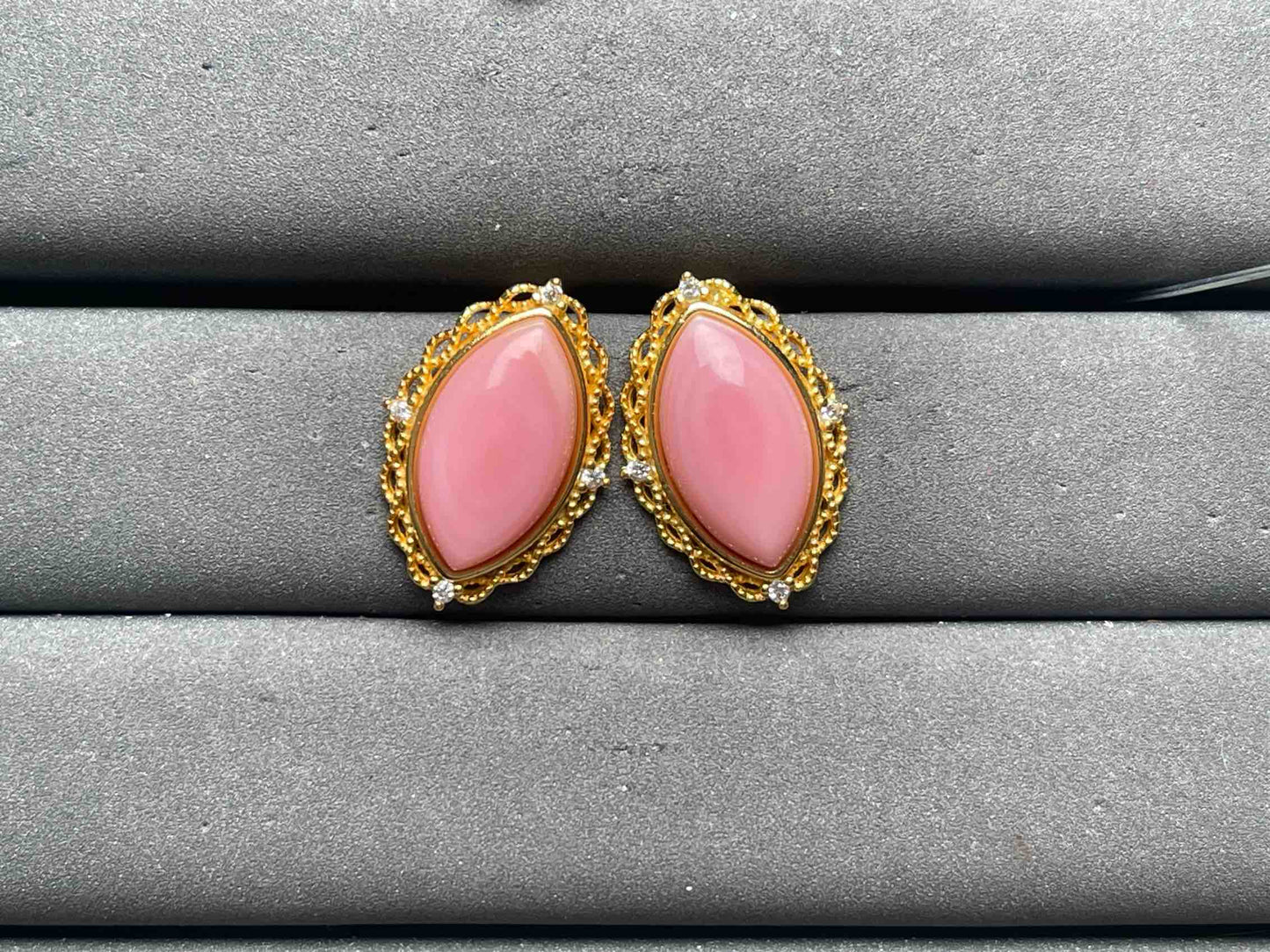 A12229 Purple Conch Earrings