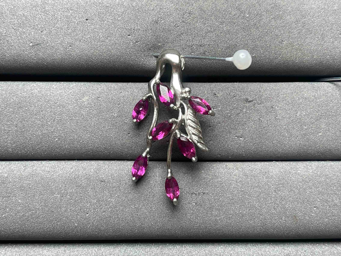 A12240 Garnet Pendant