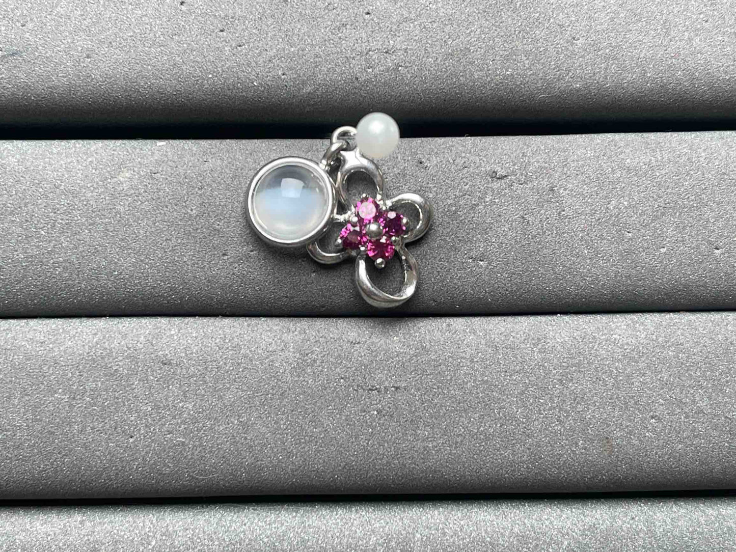 A12251 Garnet Pendant