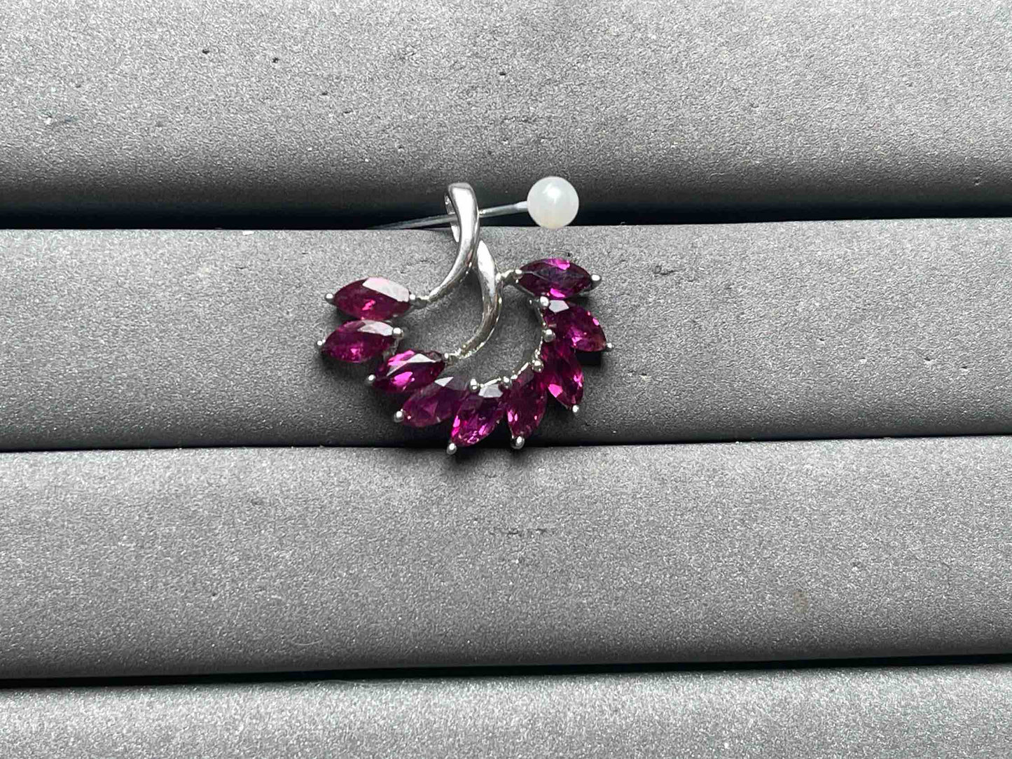 A12252 Garnet Pendant