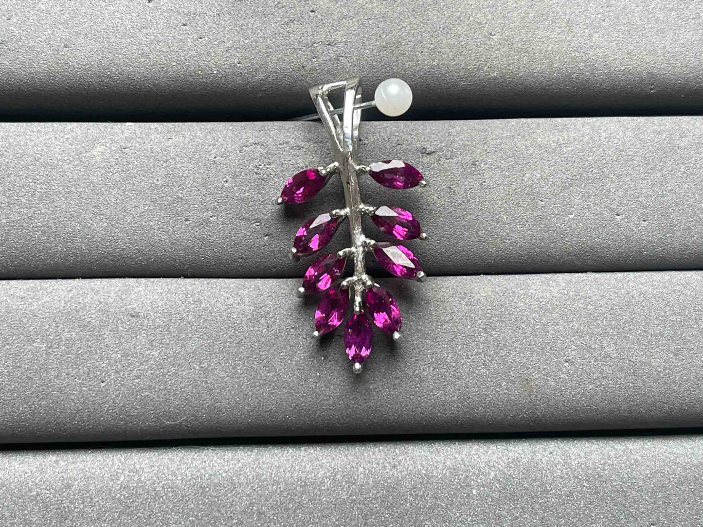 A12254 Garnet Pendant